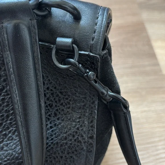 Coach Elegant Black Leather Shoulder Bag - Picture 8 of 16